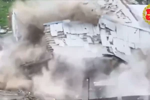 Hỏa lực dồn dập xóa sổ loạt radar, đánh sập nhiều pháo binh, xe chiến đấu