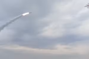 Hỏa lực tập kích sân bay quân sự, phá hủy radar AN/TPQ-50