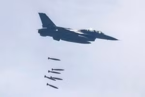 Hình ảnh máy bay F-16 của Thái Lan không kích cơ sở quân sự của Campuchia (Ảnh: Không quân Thái Lan)