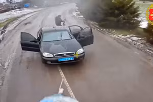 Tấn công đa hướng trên mặt trận, xóa sổ loạt xe bọc thép, pháo tự hành, kho đạn