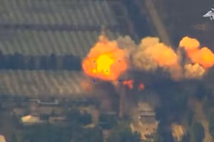 Khoảnh khắc bom FAB-3000 nổ tung, hỏa lực hạ tiêm kích Su-27 và 457 UAV