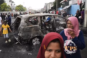 Indonesia dậy sóng vì đụng độ bạo lực