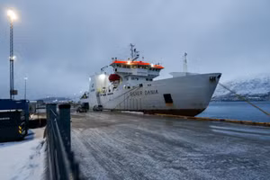 Con tàu Silver Dania thuộc sở hữu của Na Uy đã được đưa vào cảng Tromsø, Na Uy vì nghi ngờ có hành vi phá hoại cáp ở Biển Baltic. Ảnh: AP