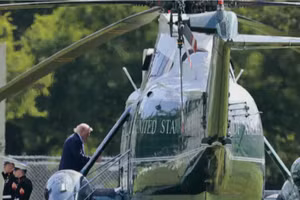 Máy bay chở Tổng thống Trump suýt áp sát phi cơ dân sự trên bầu trời Washington