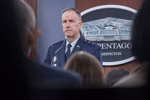 Người phát ngôn Lầu Năm Góc Patrick Ryder