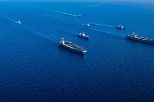 Iran đóng cửa không phận, nhóm tàu sân bay Mỹ hướng tới Trung Đông