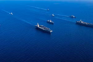 Iran đóng cửa không phận, nhóm tàu sân bay Mỹ hướng tới Trung Đông