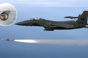 Bom Mỹ đổi hướng giữa không trung: Ai mới là người điều khiển thật sự?