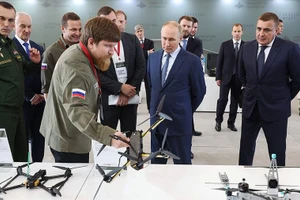 Video ông Putin thăm nơi sản xuất UAV và hệ thống tác chiến điện tử