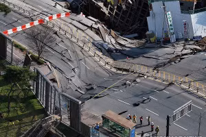 Hình ảnh sập công trường xây tàu điện ngầm ở Gwangmyeong