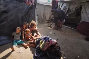 Gia đình Gaza vật lộn sống sót giữa cái đói và nắng nóng thiêu đốt