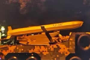 Hình ảnh chiếc YJ-18C được phát hiện tại cuộc duyệt binh của quân đội Trung Quốc.