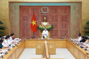 Thủ tướng Lê Minh Hưng kết luận cuộc họp với lãnh đạo Bộ Nội vụ; Bộ Dân tộc và Tôn giáo; Thanh tra Chính phủ. Ảnh: Dương Giang/TTXVN.