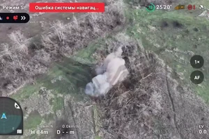 Đòn tấn công nhiều hướng, xóa sổ 8 xe HMMWV, 11 kho đạn, 2 kho vật tư