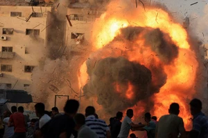 Gaza chao đảo trong bom đạn trước bão không kích dữ dội từ Israel