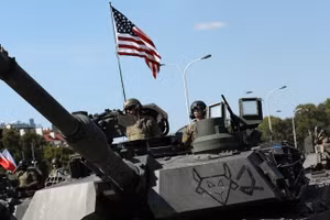 Xe tăng M1 Abrams của Lục quân Mỹ tham gia cuộc duyệt binh quân sự tại Warsaw, Ba Lan, ngày 15/8/2025. 