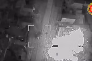 Hỏa lực xóa sổ thiết bị hàng không tại sân bay, san phẳng loạt kho đạn