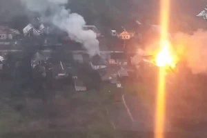 Pháo TOS-1A Solntsepyok trút đòn dồn dập, hỏa lực xóa sổ radar AN/TPQ-48