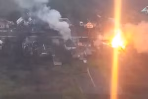 Pháo TOS-1A Solntsepyok trút đòn dồn dập, hỏa lực xóa sổ radar AN/TPQ-48