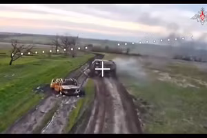 Tập kích sân bay quân sự, phá hủy radar chống pháo AN/TPQ-36 và loạt xe bọc thép