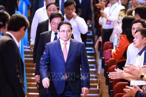 Thủ tướng Phạm Minh Chính đến dự Lễ bế mạc và trao giải Liên hoan Truyền hình toàn quốc lần thứ 42. (Ảnh: Dương Giang/TTXVN)