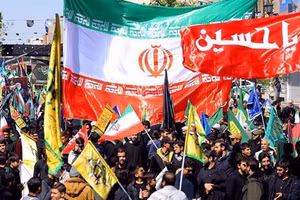 Người dân Iran tưởng niệm ngày thứ 40 từ khi Lãnh tụ Cách mạng Hồi giáo Ayatollah Seyyed Ali Khamenei thiệt mạng, tại Tehran ngày 9/4.