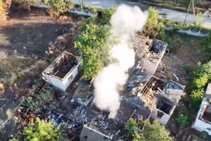 Hỏa lực thiêu rụi kho vũ khí tên lửa và pháo binh, kiểm soát thêm lãnh thổ