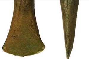 Bí ẩn chiếc rìu 3.000 năm làm từ thiên thạch khiến giới khảo cổ sững sờ