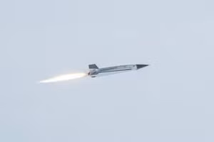 Chuyến hạ cánh tự động đầu tiên của máy bay siêu vượt âm Talon-A2 của Stratolaunch tại Căn cứ Không gian Vandenberg.