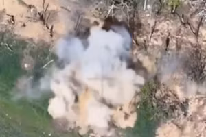 Xóa sổ 2 máy bay Yak-52, 10 UAV A-22, trút hỏa lực vào hệ thống Patriot