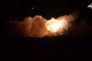 Tên lửa siêu vượt âm Kinzhal xuất kích, loạt mục tiêu bị thiêu rụi