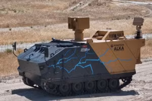 Hệ thống vũ khí ALKA trên khung gầm bánh xích lai KAPLAN.