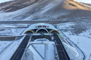 Khai trương hầm đường bộ dài nhất thế giới