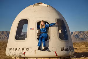 Chuyến bay của Blue Origin đánh dấu cột mốc lịch sử khi lần đầu tiên có người dùng xe lăn tham gia vào hành trình vũ trụ.