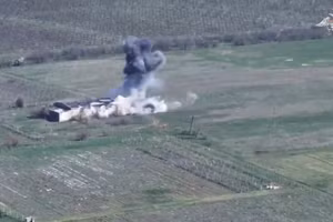 Hỏa lực trút xuống nhà máy quốc phòng, phá hủy 2 bệ phóng và radar của Patriot