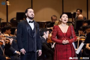 Hai nghệ sĩ khách mời Nazym Sagyntay và Rassul Zharmagambetov thăng hoa trong New Year Concert 2026.