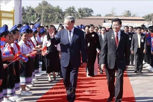 Tổng Bí thư Tô Lâm cùng Tổng Bí thư, Chủ tịch nước Lào Thongloun Sisoulith dự khánh thành Công viên Hữu nghị Lào - Việt Nam. Ảnh: Thống Nhất/TTXVN 