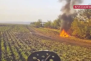 Video drone FPV thiêu đốt loạt xe địa hình ở Sumy
