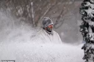 Hơn 60 triệu người Mỹ chìm trong giá lạnh chuẩn bị đón bão mùa đông