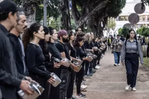 Người dân Israel biểu tình ở Tel Aviv phản đối chính sách "bỏ đói" của Israel ở Gaza