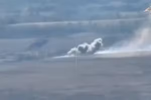 Mưa hỏa lực dội xuống xưởng UAV, thiêu rụi loạt pháo binh và xe bọc thép