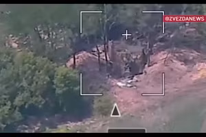 Khoảnh khắc UAV Lancet đánh trực diện lựu pháo M777