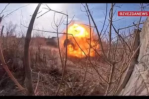 Video lính công binh phá mìn, dọn đường cho đồng đội gần Chasov Yar