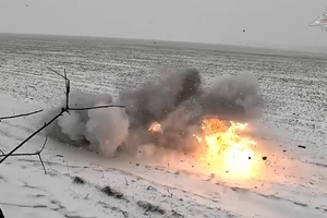 Đòn tập kích giáng xuống căn cứ tên lửa và pháo binh, phá loạt xe bọc thép