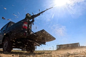 Hỏa lực thiêu hủy bệ phóng S-300, 10 trạm tác chiến điện tử