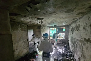 Những hình ảnh đầu tiên bên trong các tòa nhà bị thiêu rụi ở Hong Kong