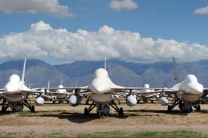Không quân Mỹ đang gửi một số máy bay F-16 đã nghỉ hưu không còn hoạt động đến Ukraine để làm phụ tùng thay thế. Ảnh: Không quân Mỹ.