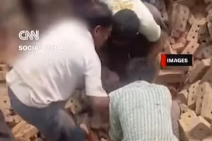 Video thắt lòng cảnh con trai tạm biệt mẹ mắc kẹt trong đống đổ nát ở Myanmar