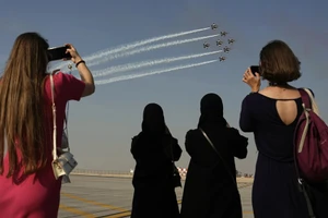 Dubai Air Show hút mắt với dàn máy bay khủng