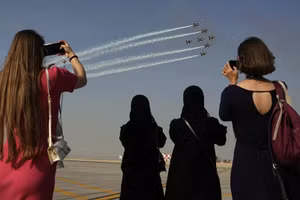 Dubai Air Show hút mắt với dàn máy bay khủng